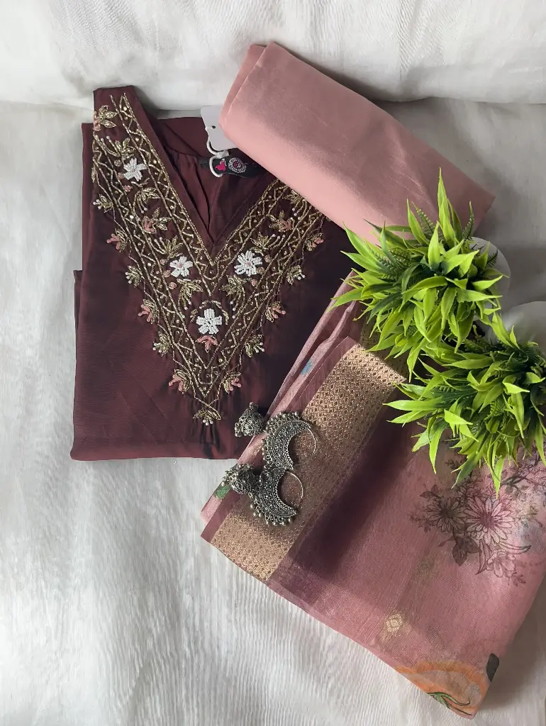 ZT7 Rangila Silk Women's Kurta Set. (M)