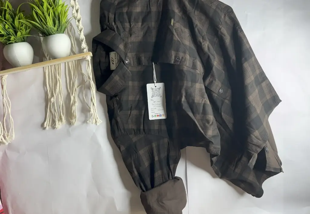 ZT13 Men's Checks Spread Collar Slim Fit Cotton Casual Shirt.