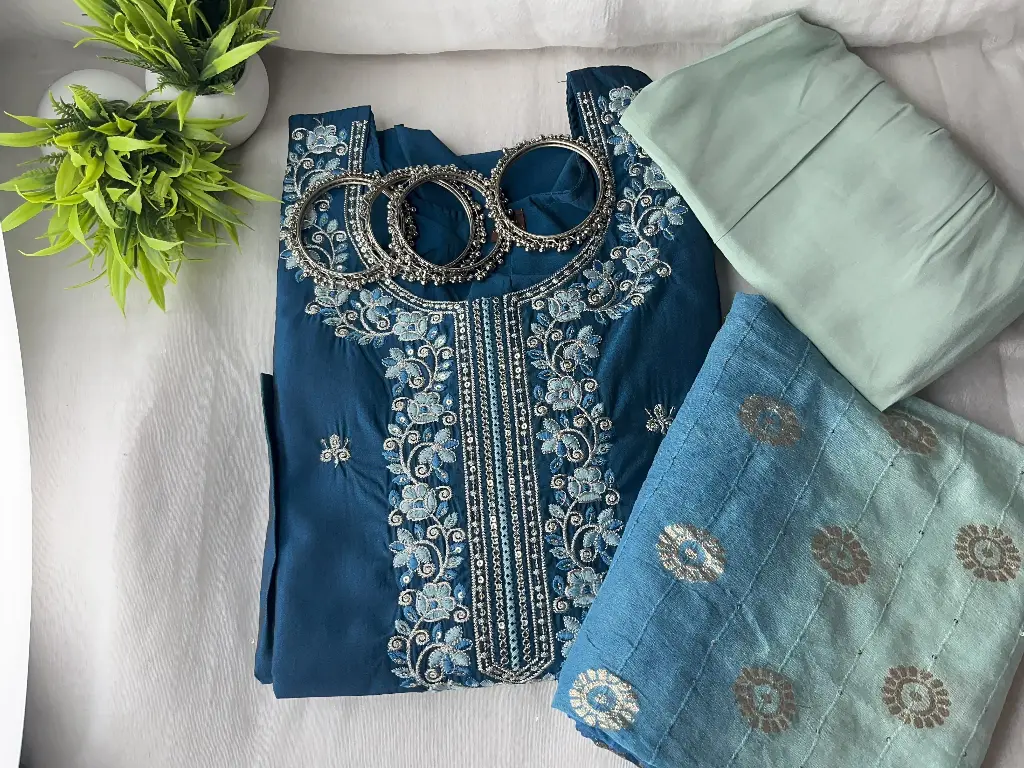 ZT9 Rangila Silk Women's Kurta Set. (M)