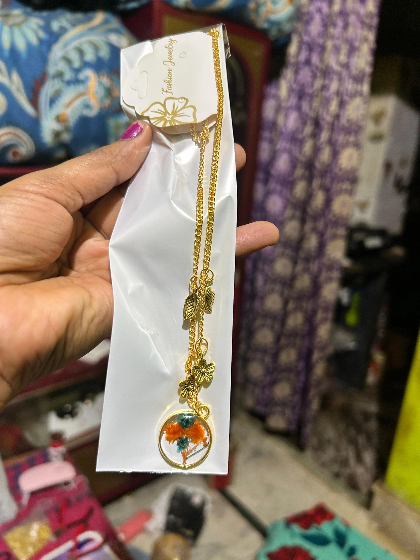 ZTJONE42 Pressed Flower Resin Round Pendant Necklace – Botanical Charm