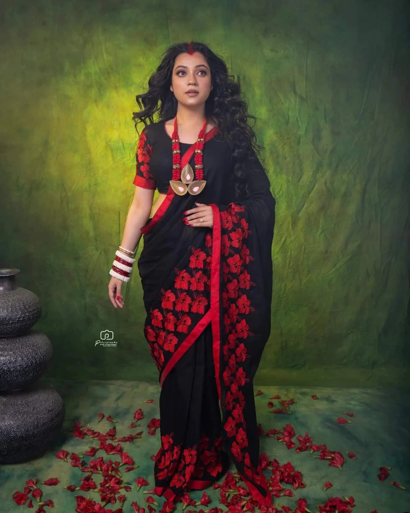 ZTNSS54 Elegant Black Korat Par Rayon Saree with All-Over Korat Butta Embroidery